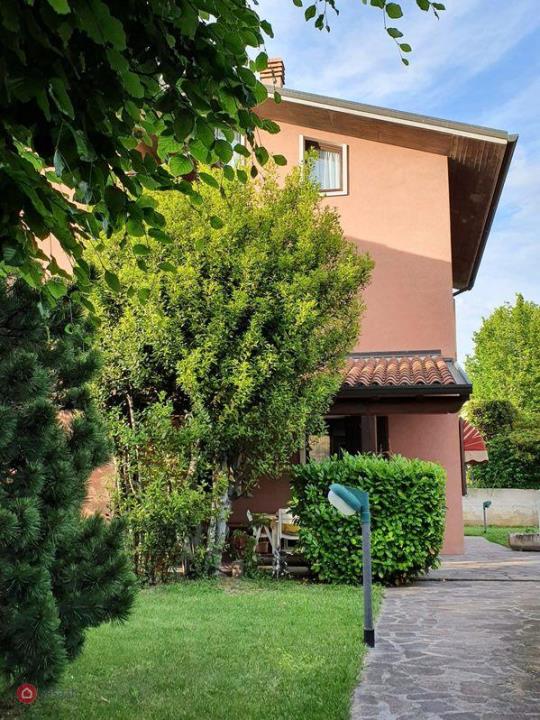 Verona, Casa indipendente 240mq € 490.000,00
